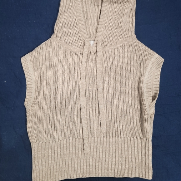 💫 L'Academie Knit Sleeveless Hoodie 💫 - Picture 5 of 8